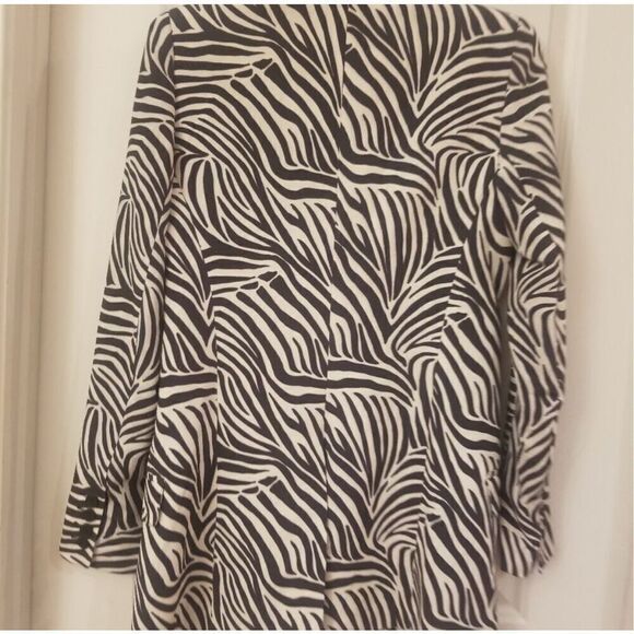 Smythe Zebra Print Long Peaked Lapel Blazer size 8 New without tags - Picture 3 of 8